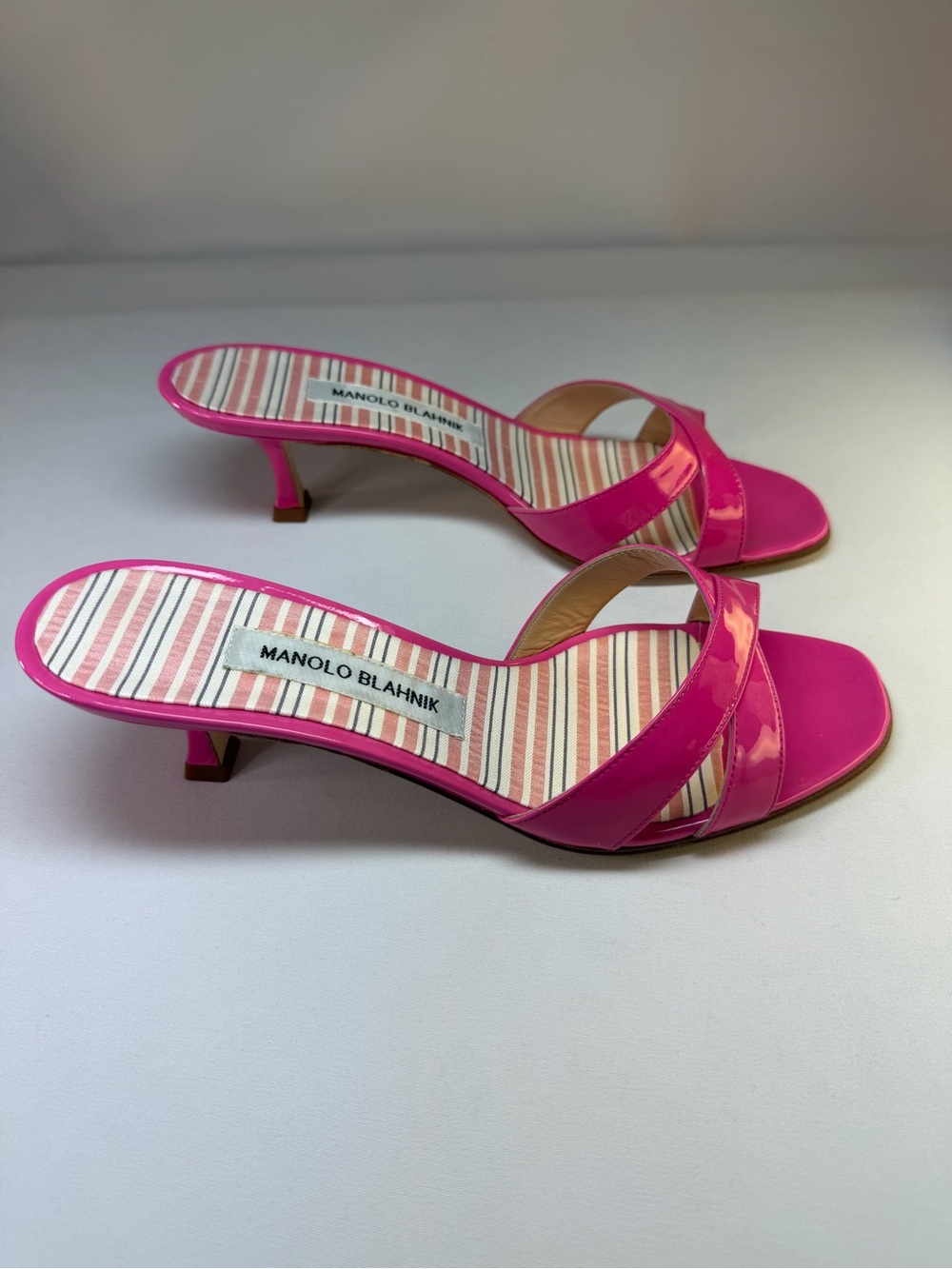 Manolo Blahnik Callamu 50 Pink Patent Leather Kitten Heel Mules EU 39